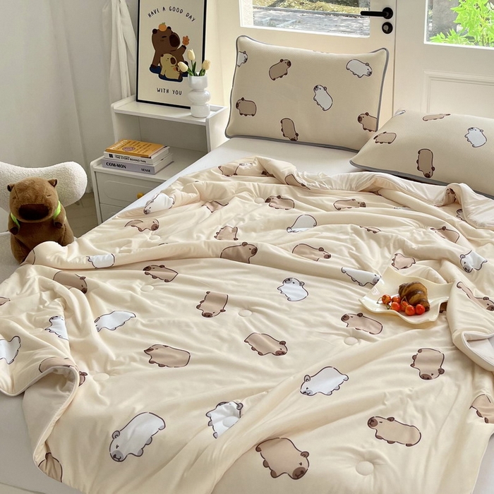 91家纺网 家纺一手货源 找家纺 蘭菲家纺 2025新款凉感丝卡皮巴拉夏被 小奶豚