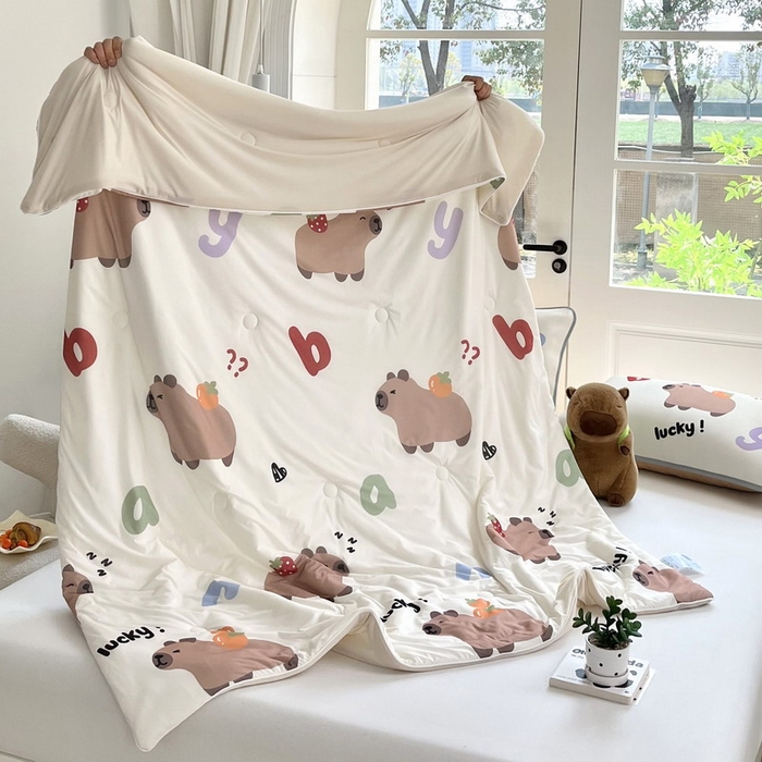 91家纺网 家纺一手货源 找家纺 蘭菲家纺 2025新款凉感丝卡皮巴拉夏被 皮小萌