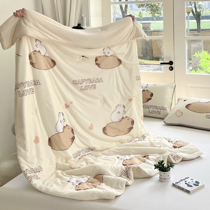 91家纺网 家纺一手货源 找家纺 蘭菲家纺 2025新款凉感丝卡皮巴拉夏被 陪伴拉