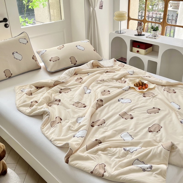 91家纺网 家纺一手货源 找家纺 蘭菲家纺 2025新款凉感丝卡皮巴拉夏被 小奶豚