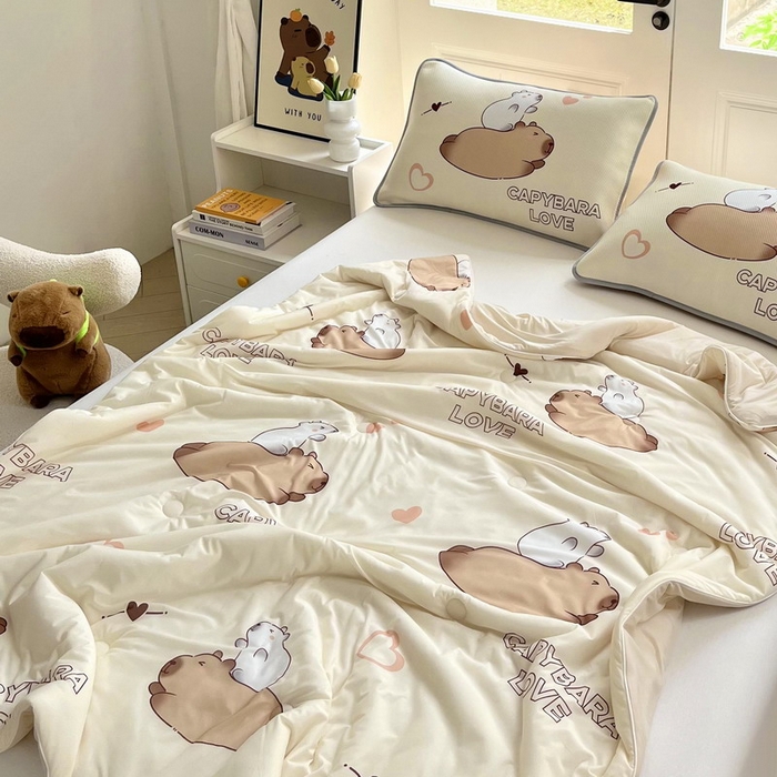 91家纺网 家纺一手货源 找家纺 蘭菲家纺 2025新款凉感丝卡皮巴拉夏被 陪伴拉