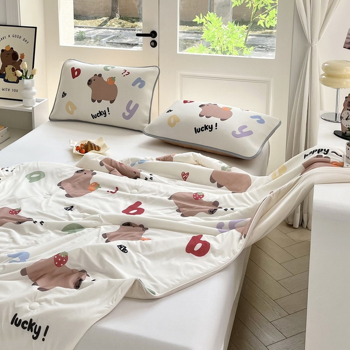 91家纺网 家纺一手货源 找家纺 蘭菲家纺 2025新款凉感丝卡皮巴拉夏被 皮小萌