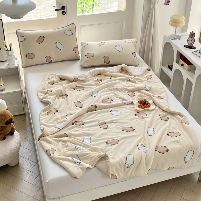 91家纺网 家纺一手货源 找家纺 蘭菲家纺 2025新款凉感丝卡皮巴拉夏被 小奶豚