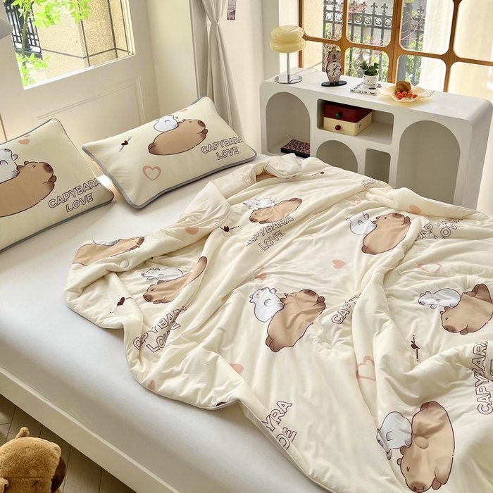 91家纺网 家纺一手货源 找家纺 蘭菲家纺 2025新款凉感丝卡皮巴拉夏被 陪伴拉