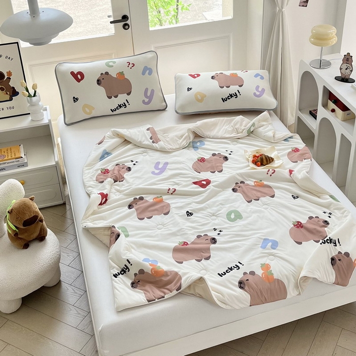 91家纺网 家纺一手货源 找家纺 蘭菲家纺 2025新款凉感丝卡皮巴拉夏被 皮小萌