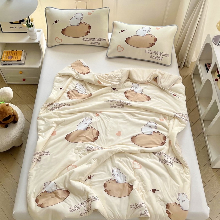 91家纺网 家纺一手货源 找家纺 蘭菲家纺 2025新款凉感丝卡皮巴拉夏被 陪伴拉