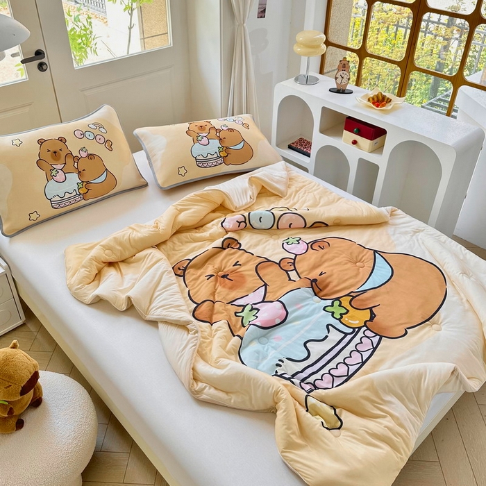 91家纺网 家纺一手货源 找家纺 蘭菲家纺 2025新款凉感丝卡皮巴拉夏被 爱皮卡