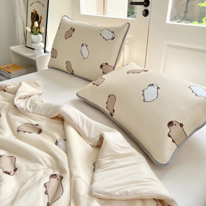 91家纺网 家纺一手货源 找家纺 蘭菲家纺 2025新款凉感丝卡皮巴拉夏被 小奶豚