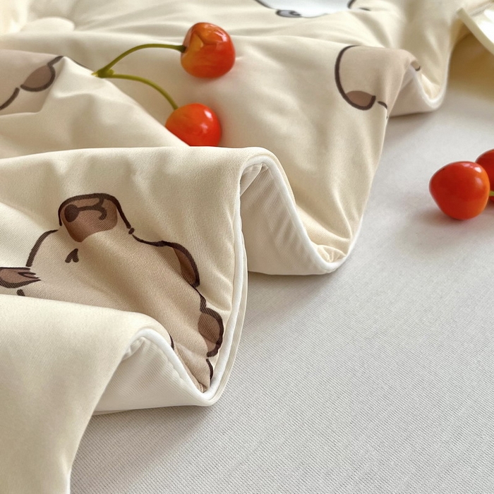 91家纺网 家纺一手货源 找家纺 蘭菲家纺 2025新款凉感丝卡皮巴拉夏被 小奶豚