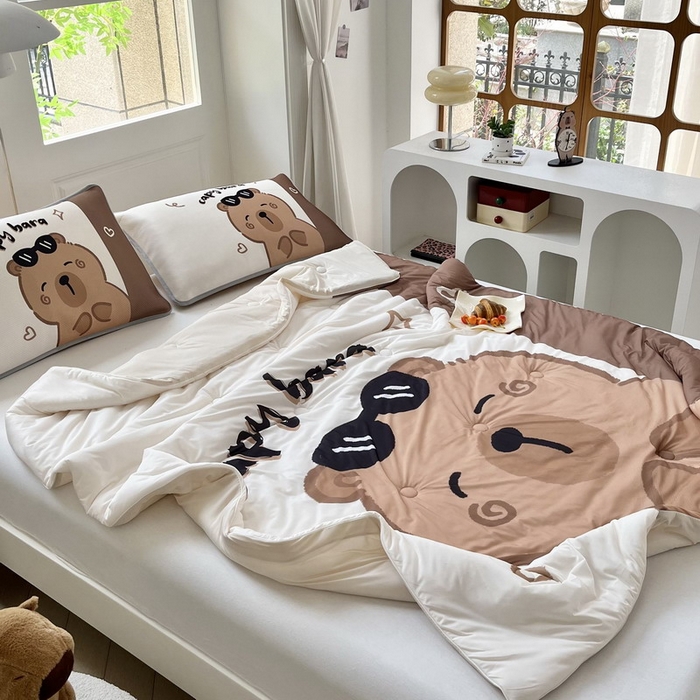 91家纺网 家纺一手货源 找家纺 蘭菲家纺 2025新款凉感丝卡皮巴拉夏被 皮小蛋