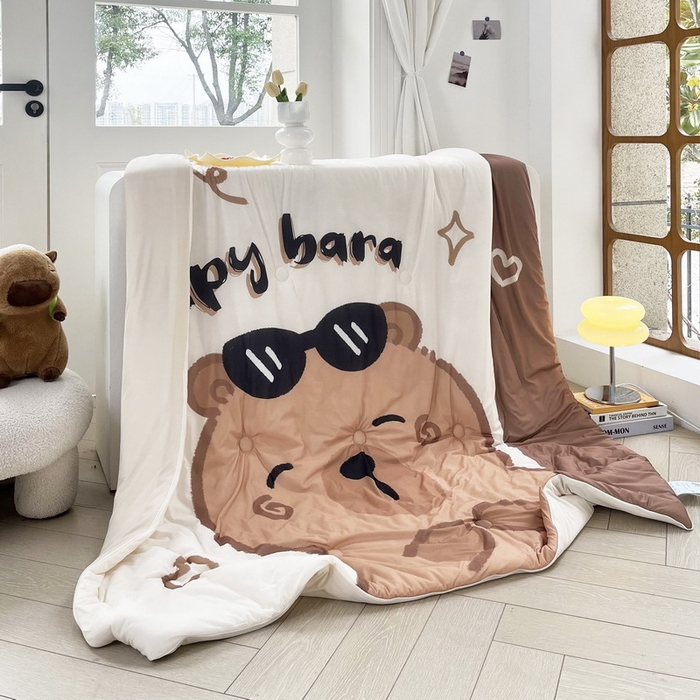 91家纺网 家纺一手货源 找家纺 蘭菲家纺 2025新款凉感丝卡皮巴拉夏被 皮小蛋