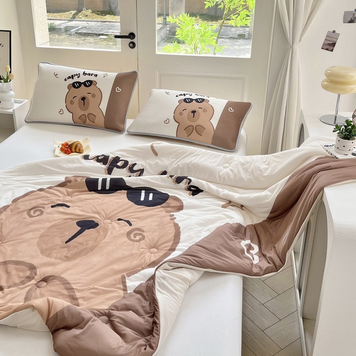 91家纺网 家纺一手货源 找家纺 蘭菲家纺 2025新款凉感丝卡皮巴拉夏被 皮小蛋