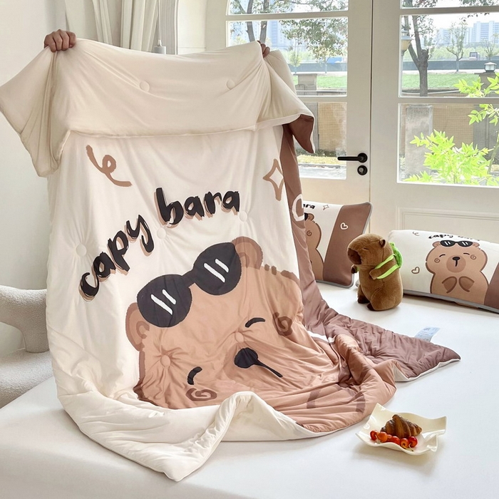 91家纺网 家纺一手货源 找家纺 蘭菲家纺 2025新款凉感丝卡皮巴拉夏被 皮小蛋