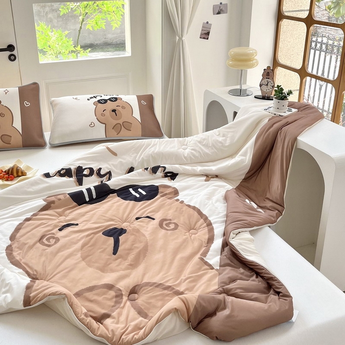 91家纺网 家纺一手货源 找家纺 蘭菲家纺 2025新款凉感丝卡皮巴拉夏被 皮小蛋