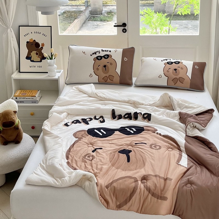 91家纺网 家纺一手货源 找家纺 蘭菲家纺 2025新款凉感丝卡皮巴拉夏被 皮小蛋