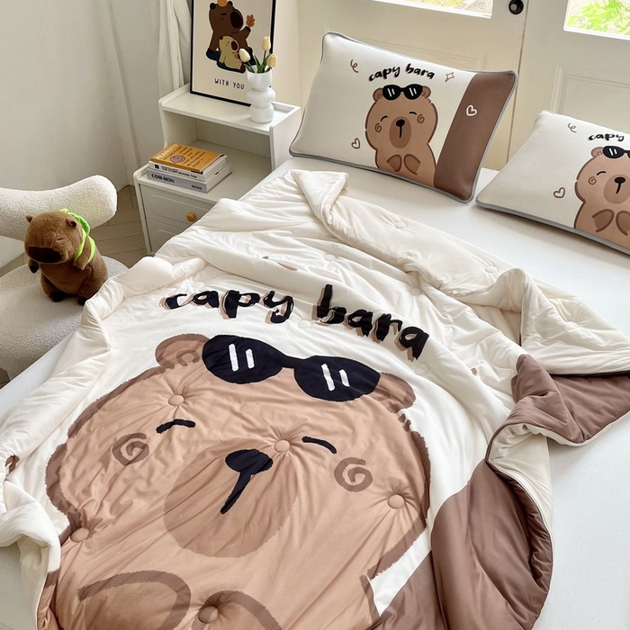 91家纺网 家纺一手货源 找家纺 蘭菲家纺 2025新款凉感丝卡皮巴拉夏被 皮小蛋