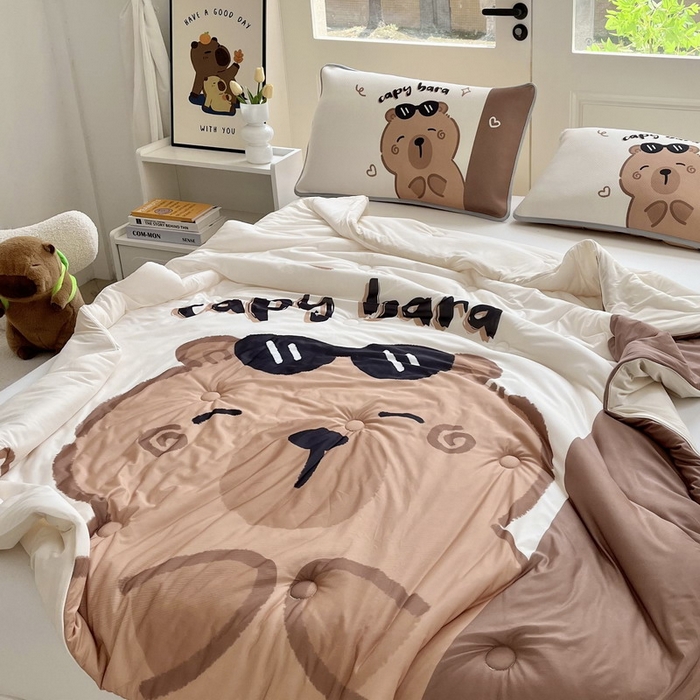 91家纺网 家纺一手货源 找家纺 蘭菲家纺 2025新款凉感丝卡皮巴拉夏被 皮小蛋