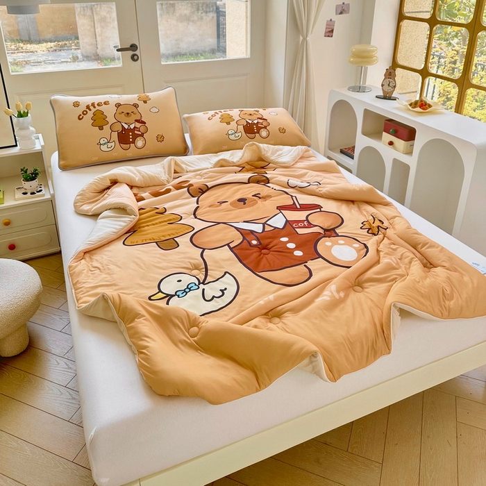 91家纺网 家纺一手货源 找家纺 蘭菲家纺 2025新款凉感丝卡皮巴拉夏被 拉小鸭