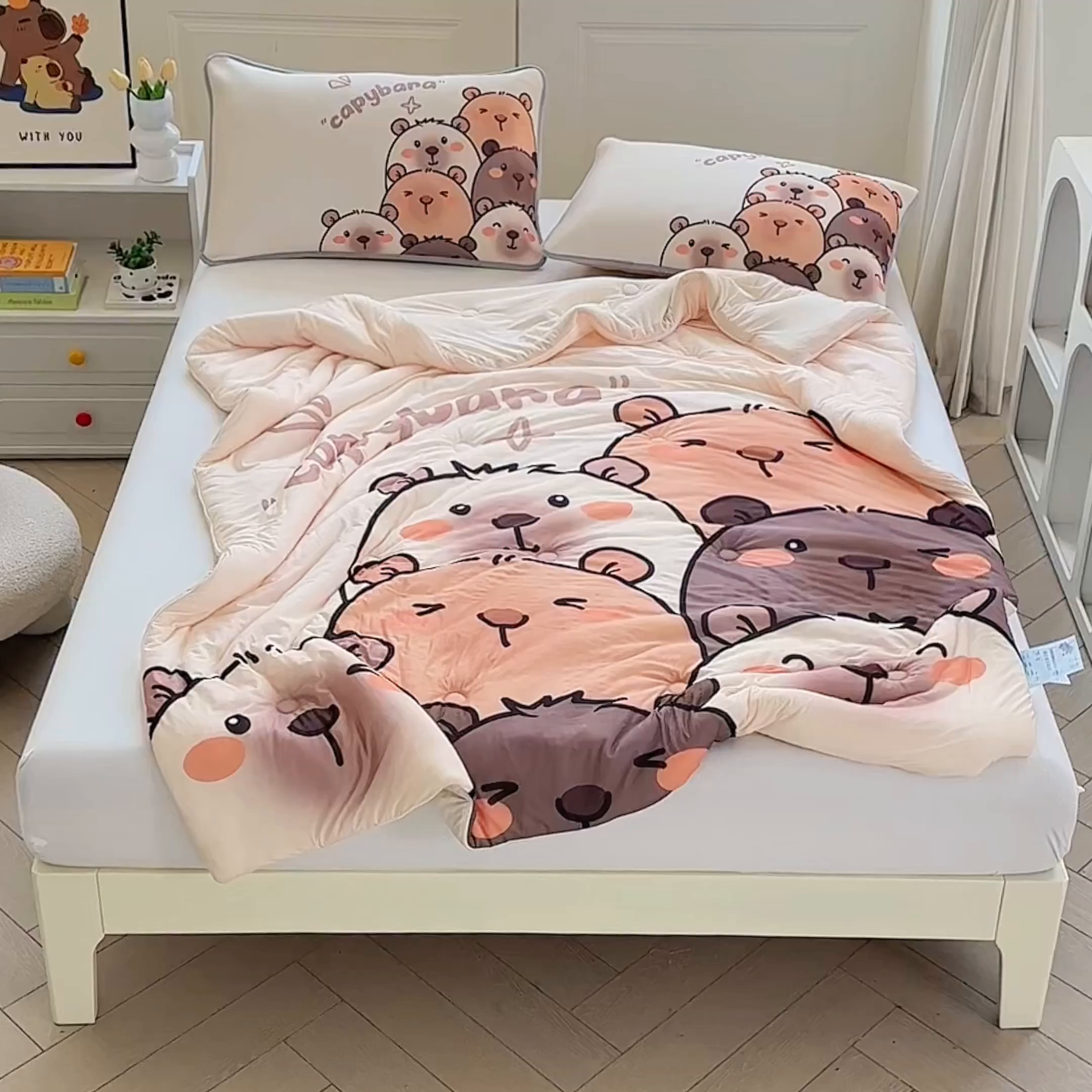 91家纺网 家纺一手货源 找家纺 蘭菲家纺 2025新款凉感丝卡皮巴拉夏被 豚一家