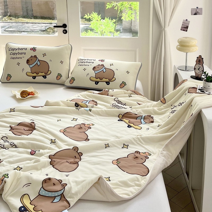 91家纺网 家纺一手货源 找家纺 蘭菲家纺 2025新款凉感丝卡皮巴拉夏被 爱滑板