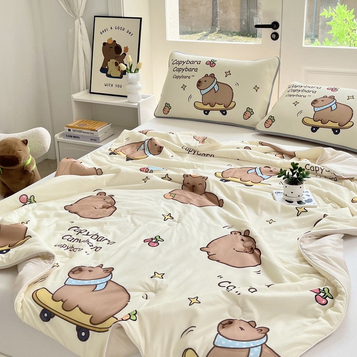 91家纺网 家纺一手货源 找家纺 蘭菲家纺 2025新款凉感丝卡皮巴拉夏被 爱滑板