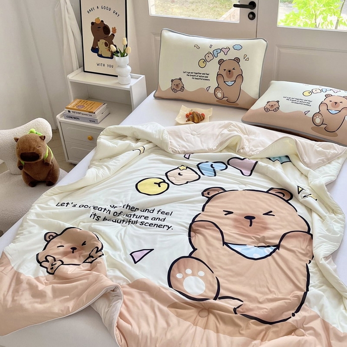 91家纺网 家纺一手货源 找家纺 蘭菲家纺 2025新款凉感丝卡皮巴拉夏被 熊巴拉