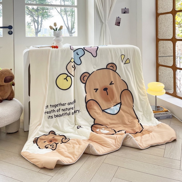 91家纺网 家纺一手货源 找家纺 蘭菲家纺 2025新款凉感丝卡皮巴拉夏被 熊巴拉