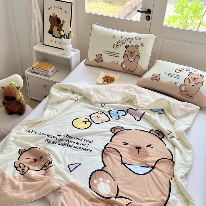 91家纺网 家纺一手货源 找家纺 蘭菲家纺 2025新款凉感丝卡皮巴拉夏被 熊巴拉