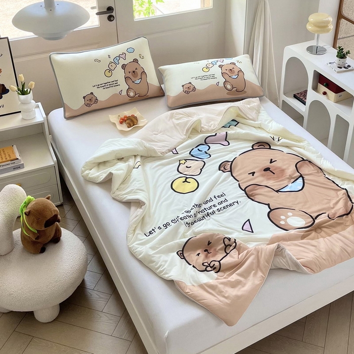 91家纺网 家纺一手货源 找家纺 蘭菲家纺 2025新款凉感丝卡皮巴拉夏被 熊巴拉