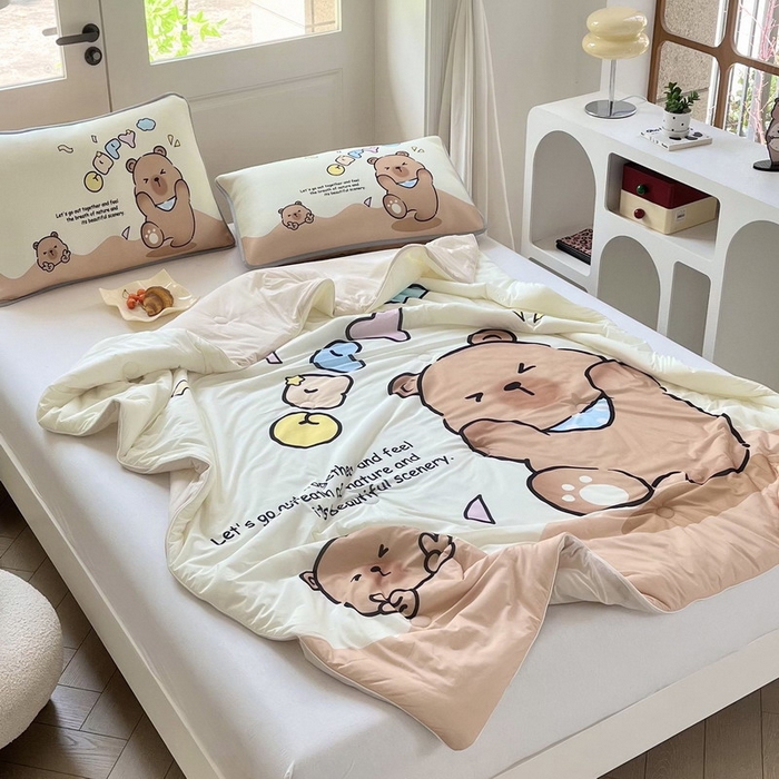 91家纺网 家纺一手货源 找家纺 蘭菲家纺 2025新款凉感丝卡皮巴拉夏被 熊巴拉