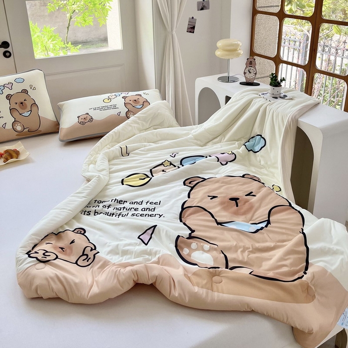 91家纺网 家纺一手货源 找家纺 蘭菲家纺 2025新款凉感丝卡皮巴拉夏被 熊巴拉