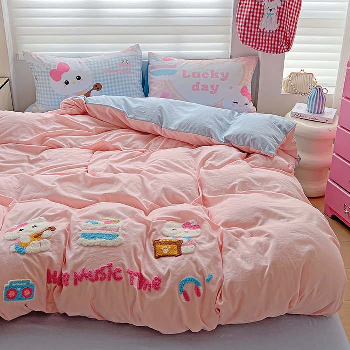 91家纺网 家纺一手货源 找家纺 海岛哥哥 2025新款大版毛巾绣四件套 猫咪音乐会