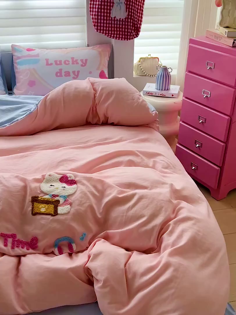 91家纺网 家纺一手货源 找家纺 海岛哥哥 2025新款大版毛巾绣四件套 猫咪音乐会