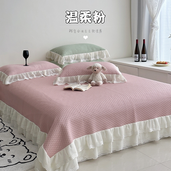 91家纺网 家纺一手货源 找家纺 佰织鑫家居 2025新款A类PE凉感豆复合凉豆豆软凉席三件套 温柔粉