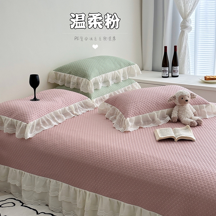 91家纺网 家纺一手货源 找家纺 佰织鑫家居 2025新款A类PE凉感豆复合凉豆豆软凉席三件套 温柔粉