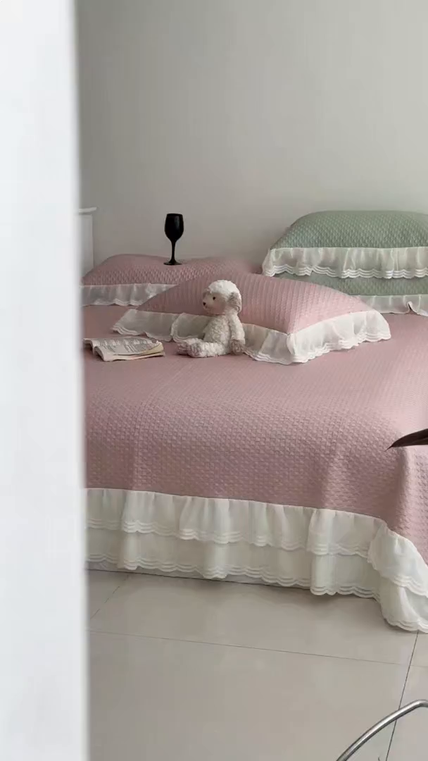 91家纺网 家纺一手货源 找家纺 佰织鑫家居 2025新款A类PE凉感豆复合凉豆豆软凉席三件套 温柔粉