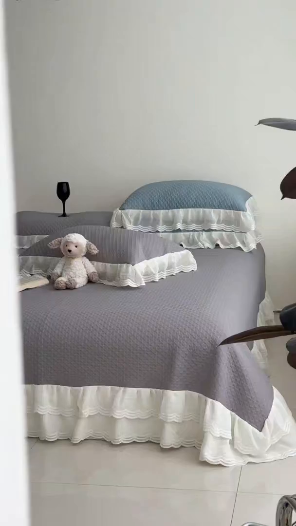 91家纺网 家纺一手货源 找家纺 佰织鑫家居 2025新款A类PE凉感豆复合凉豆豆软凉席三件套 烟熏灰