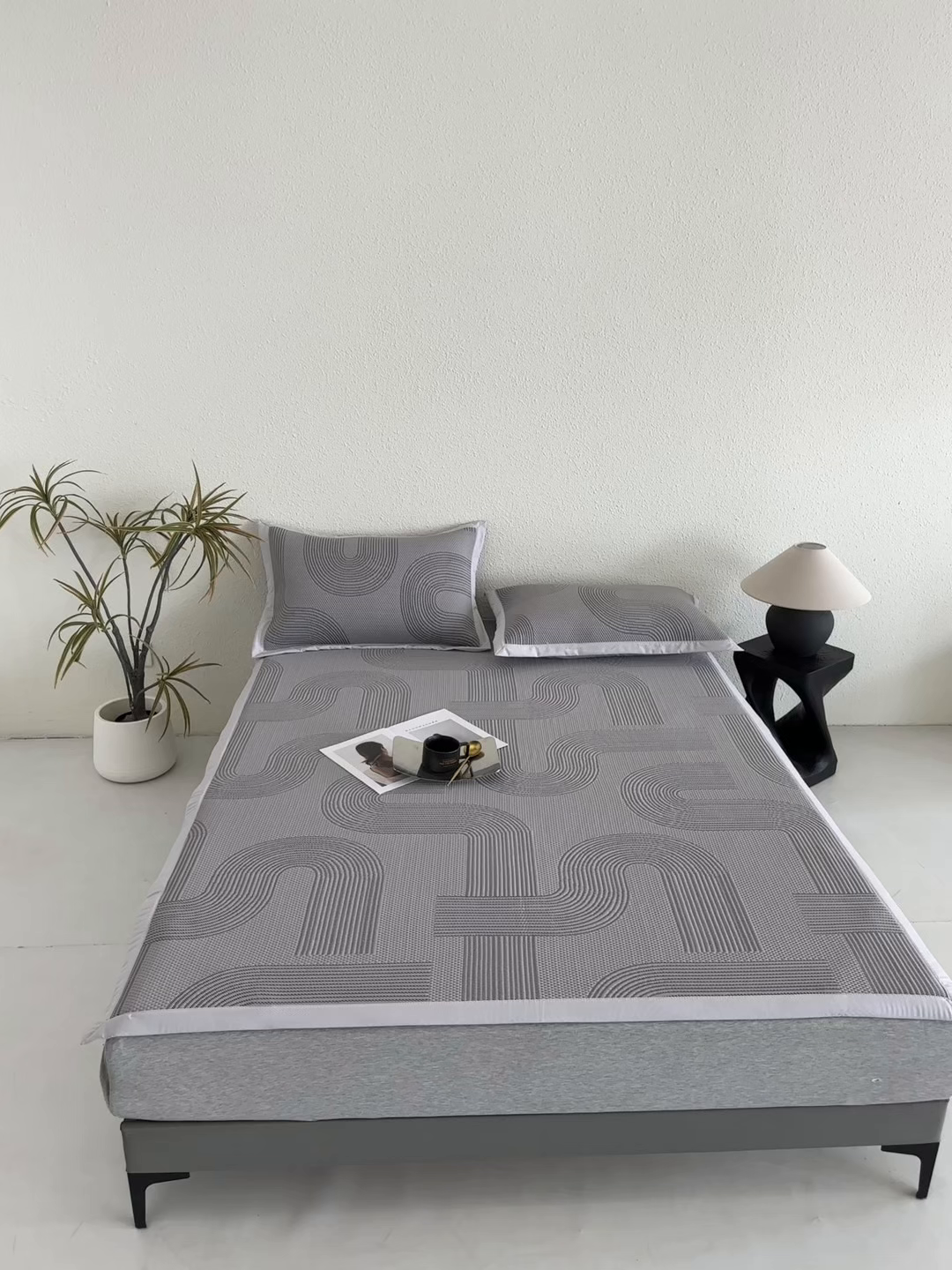 91家纺网 家纺一手货源 找家纺 禧禾 2025新款PE高分子A类泡小豆色织提花提花凉席三件套-悠米 悠米-深灰