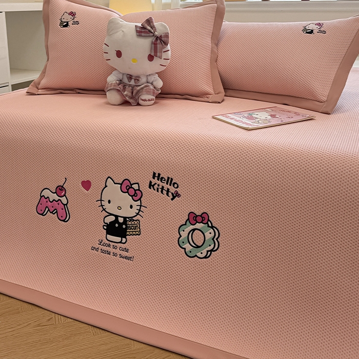 91家纺网 家纺一手货源 找家纺 （总）蓝邻家纺 2025年新款PE提花正版三丽鸥刺绣凉席系列-场景二