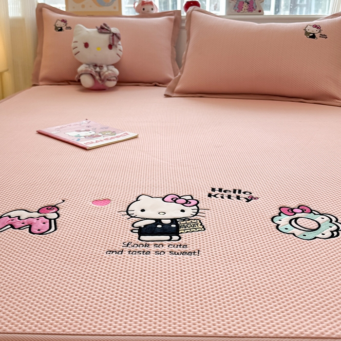 91家纺网 家纺一手货源 找家纺 （总）蓝邻家纺 2025年新款PE提花正版三丽鸥刺绣凉席系列-场景二