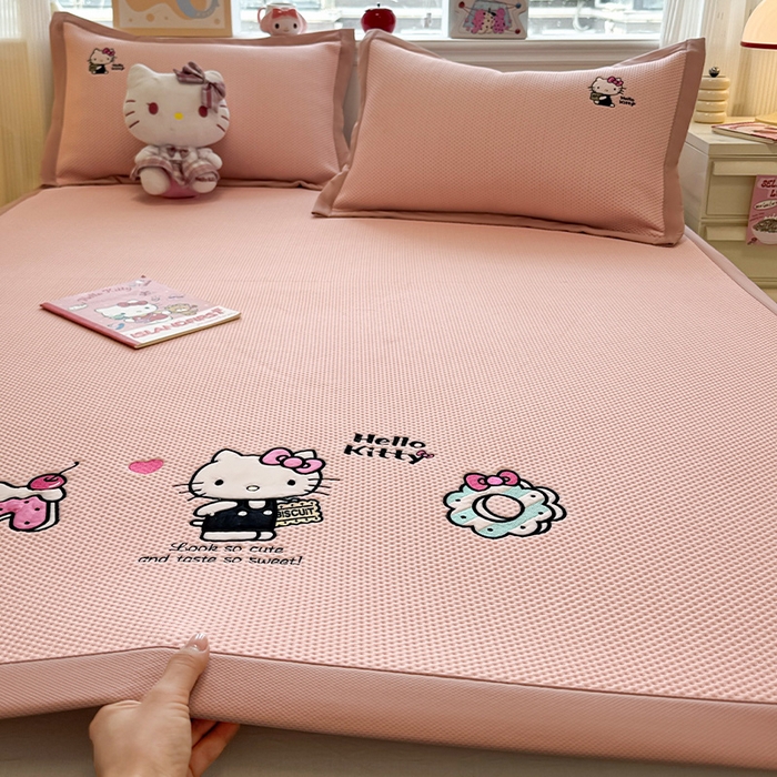 91家纺网 家纺一手货源 找家纺 （总）蓝邻家纺 2025年新款PE提花正版三丽鸥刺绣凉席系列-场景二