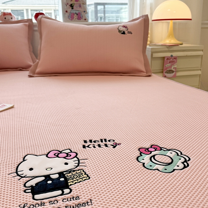 91家纺网 家纺一手货源 找家纺 （总）蓝邻家纺 2025年新款PE提花正版三丽鸥刺绣凉席系列-场景二