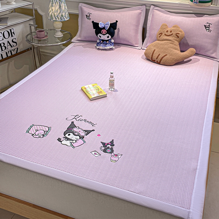 91家纺网 家纺一手货源 找家纺 （总）蓝邻家纺 2025年新款PE提花正版三丽鸥刺绣凉席系列-场景一