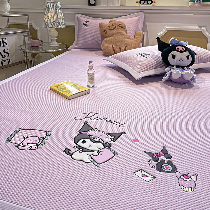 91家纺网 家纺一手货源 找家纺 （总）蓝邻家纺 2025年新款PE提花正版三丽鸥刺绣凉席系列-场景一