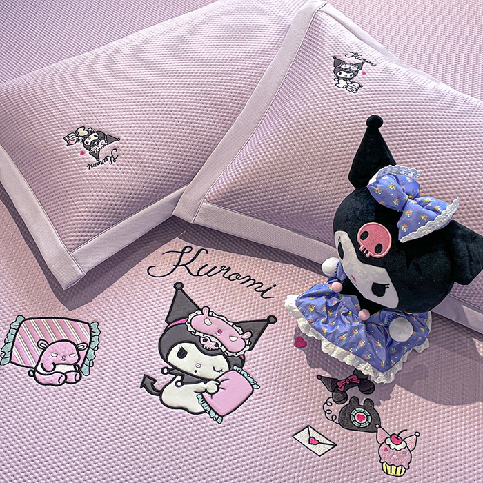 91家纺网 家纺一手货源 找家纺 （总）蓝邻家纺 2025年新款PE提花正版三丽鸥刺绣凉席系列-场景一