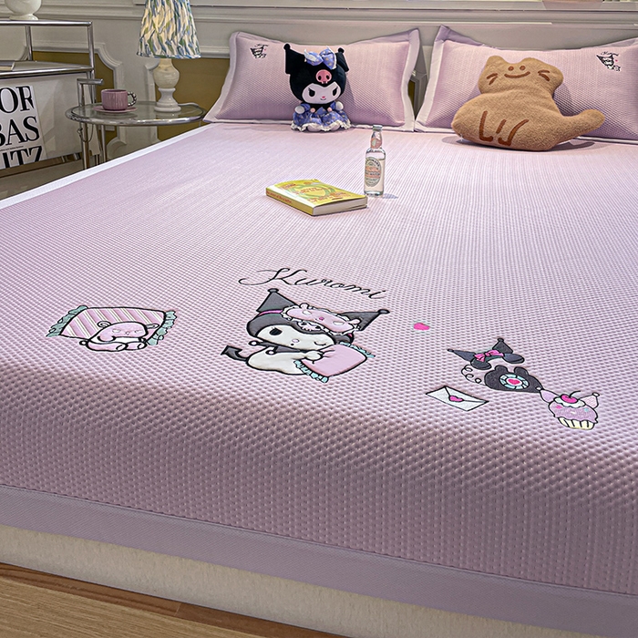 91家纺网 家纺一手货源 找家纺 （总）蓝邻家纺 2025年新款PE提花正版三丽鸥刺绣凉席系列-场景一