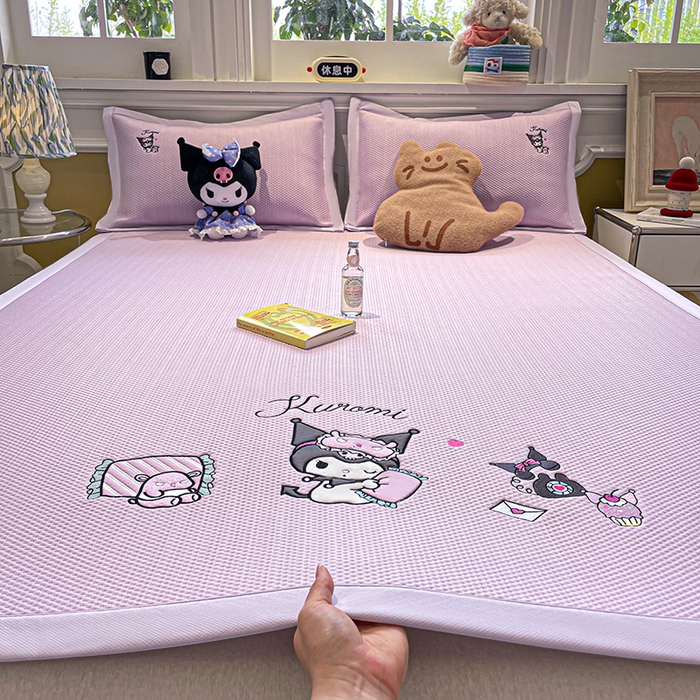 蓝邻家纺 2025年新款PE提花正版三丽鸥刺绣凉席系列-场景一 抱枕库洛米