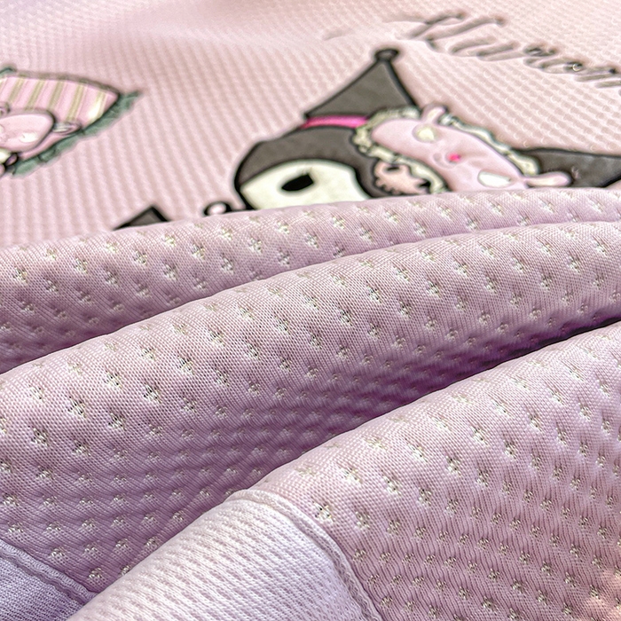 91家纺网 家纺一手货源 找家纺 蓝邻家纺 2025年新款PE提花正版三丽鸥刺绣凉席系列-场景一 抱枕库洛米