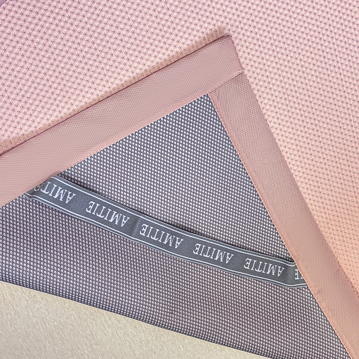 91家纺网 家纺一手货源 找家纺 蓝邻家纺 2025年新款PE提花正版三丽鸥刺绣凉席系列-场景一 木马美乐蒂