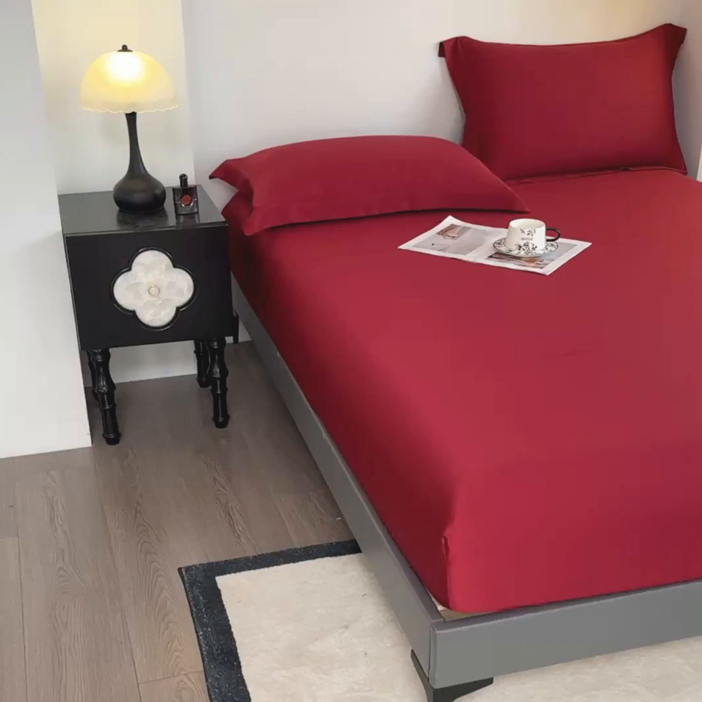 91家纺网 家纺一手货源 找家纺 金喜 2025新款LF级60支莱赛尔天丝床笠三件套纯色天丝床笠 拉菲红